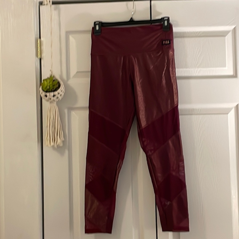 EUC PINK VICTORIA’s SECRET Ultimate leggings Sz. M. Color is shiny red/mesh